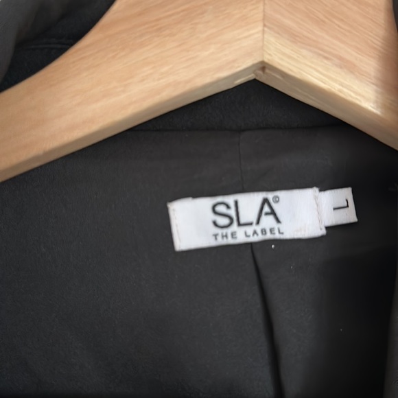 Blazer - Picture 6 of 9